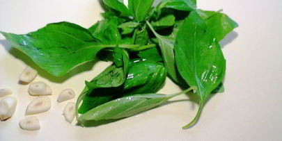 спагетти со свеклой, брынзой и кедровыми орешками