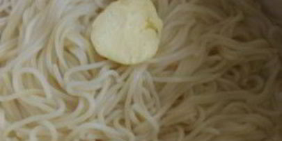 спагетти в ярком овощном соусе