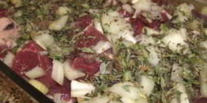 баранина, кусочками запеченная в духовке