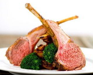 Баранина в корочке из трав и сыра