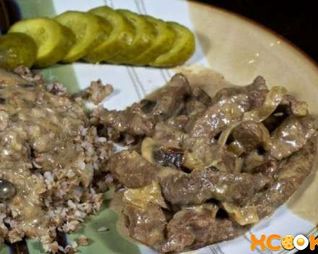 Бефстроганов с грибами и сливками