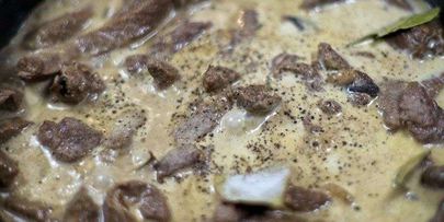 бефстроганов с грибами и сливками