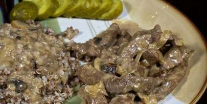 бефстроганов с грибами и сливками