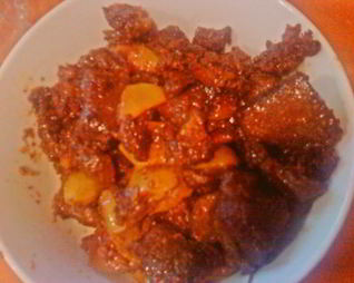 Говядина с яблоками