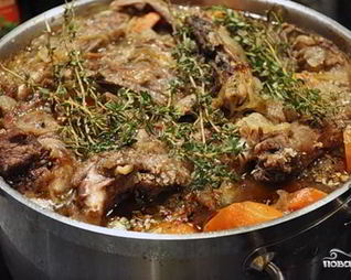 Гусь, тушенный с квашеной капустой