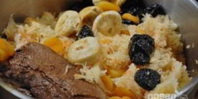 гусь, тушенный с квашеной капустой