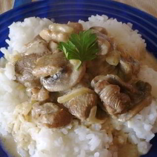 Индейка, тушенная с грибами