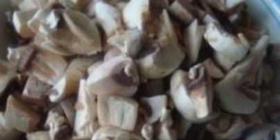 индейка, тушенная с грибами