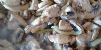 индейка, тушенная с грибами