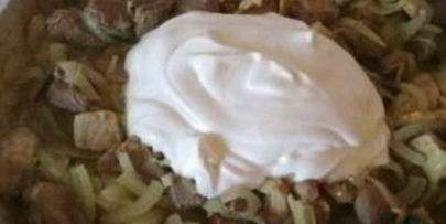 индейка, тушенная с грибами