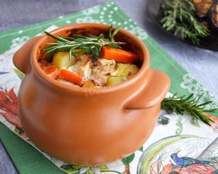 Индейка в горшочках