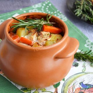 Индейка в горшочках