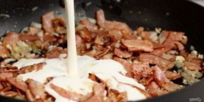 куриное филе, тушенное в сливках