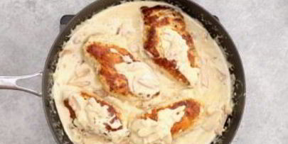 куриное филе, тушенное в сливках