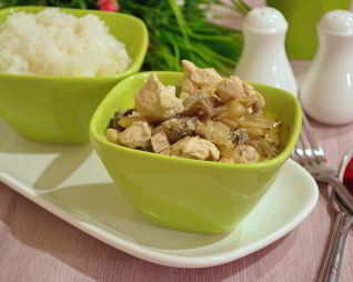 Куриное филе в сметанном соусе