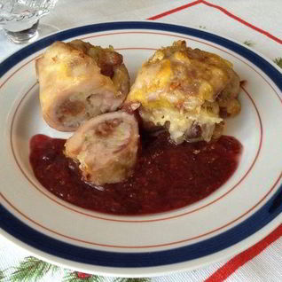 Куриные бедрышки, фаршированные рисом, сыром и изюмом