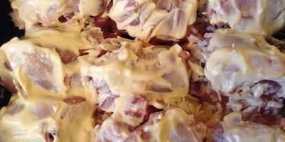 куриные бедрышки, фаршированные рисом, сыром и изюмом