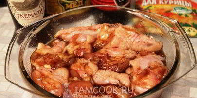 куриные крылья в ткемалево-медовом маринаде
