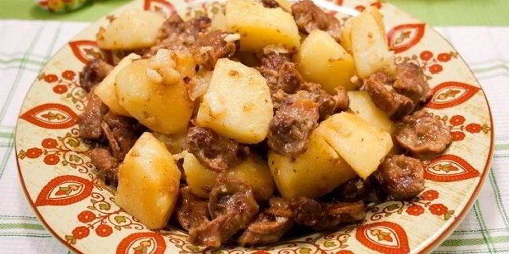 Рецепт куриные желудки, тушенные с картошкой