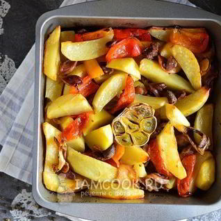 Куриные желудки в духовке с картошкой