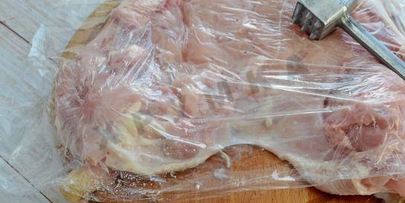 курица, фаршированная свининой грибами и фасолью