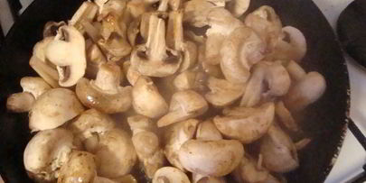 курица с грибами в ананасовом соусе