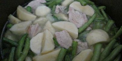 курица с картофелем и фасолью