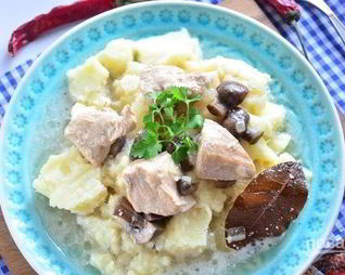 Курица с шампиньонами в сливках