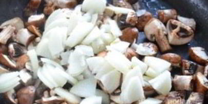 курица с шампиньонами в сливках