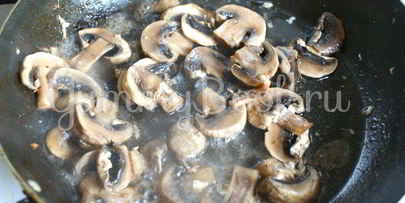 курица с шампиньонами в сливочном соусе