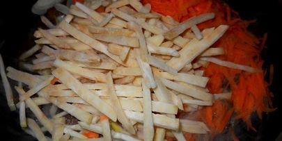 мясо тушеное с сельдереем