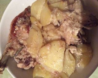 Сочная курочка с картошкой в духовке