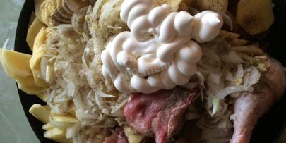 сочная курочка с картошкой в духовке