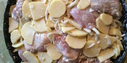сочная курочка с картошкой в духовке