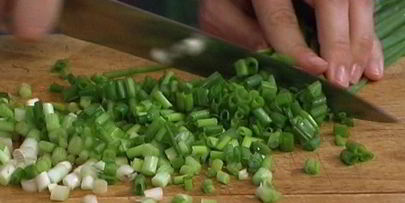 свинина с мятой и орехами