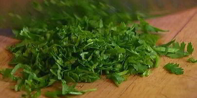 свинина с мятой и орехами