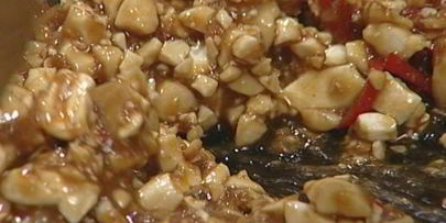 свинина с мятой и орехами