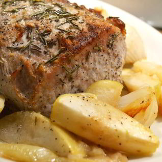 Свинина с яблоками в духовке