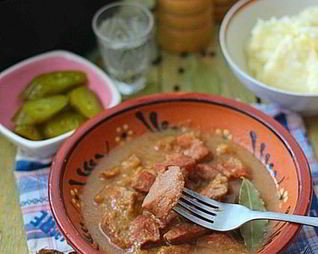 Свинина в луковом соусе — мясо по-еврейски