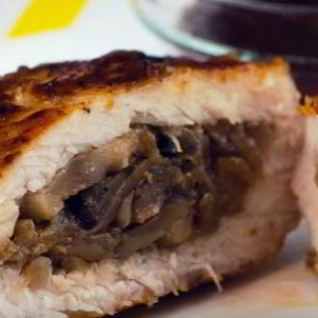 Свиные отбивные фаршированные грибами