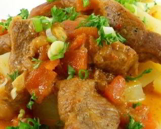 Тушеная свинина с подливкой