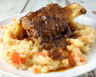 Тушеные ребрышки с картошкой в мультиварке