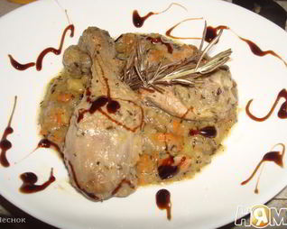 Тушеные утиные голени с овощами