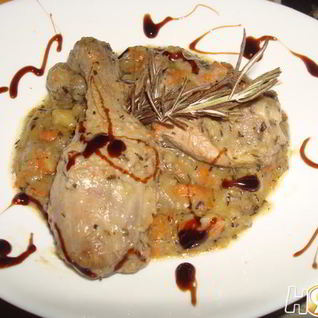 Тушеные утиные голени с овощами