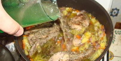 тушеные утиные голени с овощами