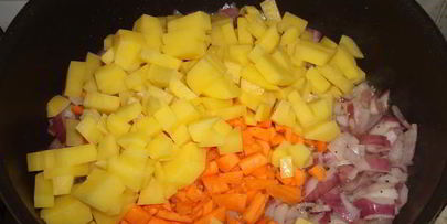 тушеные утиные голени с овощами