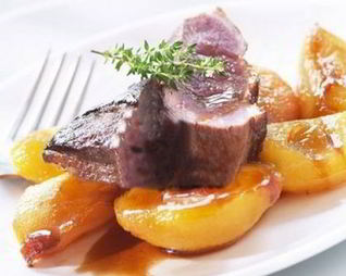 Утка с персиками в мультиварке