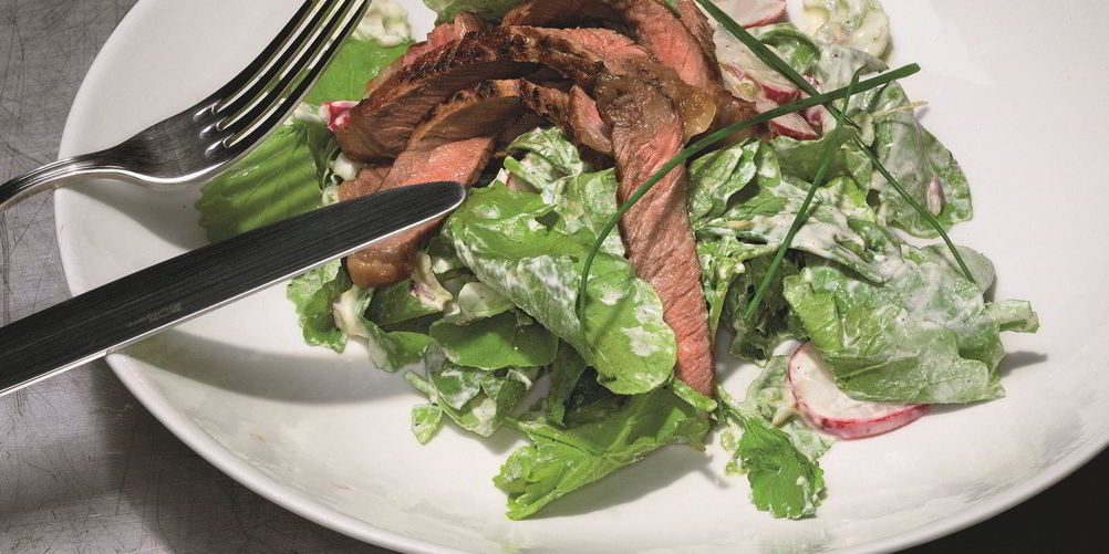 Рецепт утка с редисом и соусом из йогурта