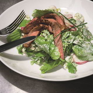 Утка с редисом и соусом из йогурта