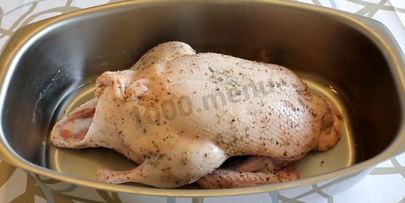 утка в утятнице в духовке